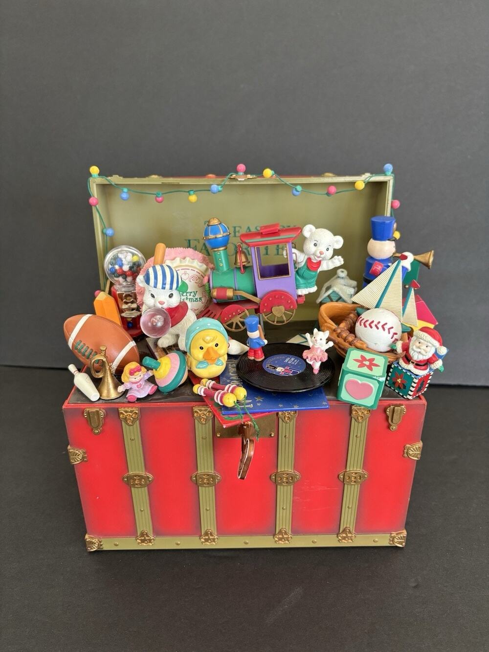 Vtg 1995 Enesco Lustre Fame Animated Musical Christmas Toy Music Box 8.5"